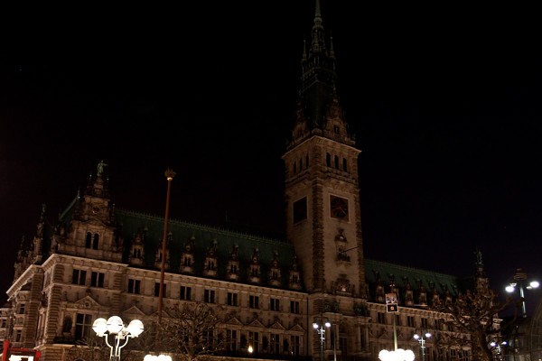 Earth Hour am Rathaus Hamburg