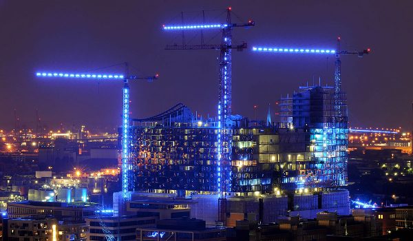 Elbphilharmonie Hamburg mit Hafen zum "Blue Port". Foto: Michael Zapf / Koehler Verlag
