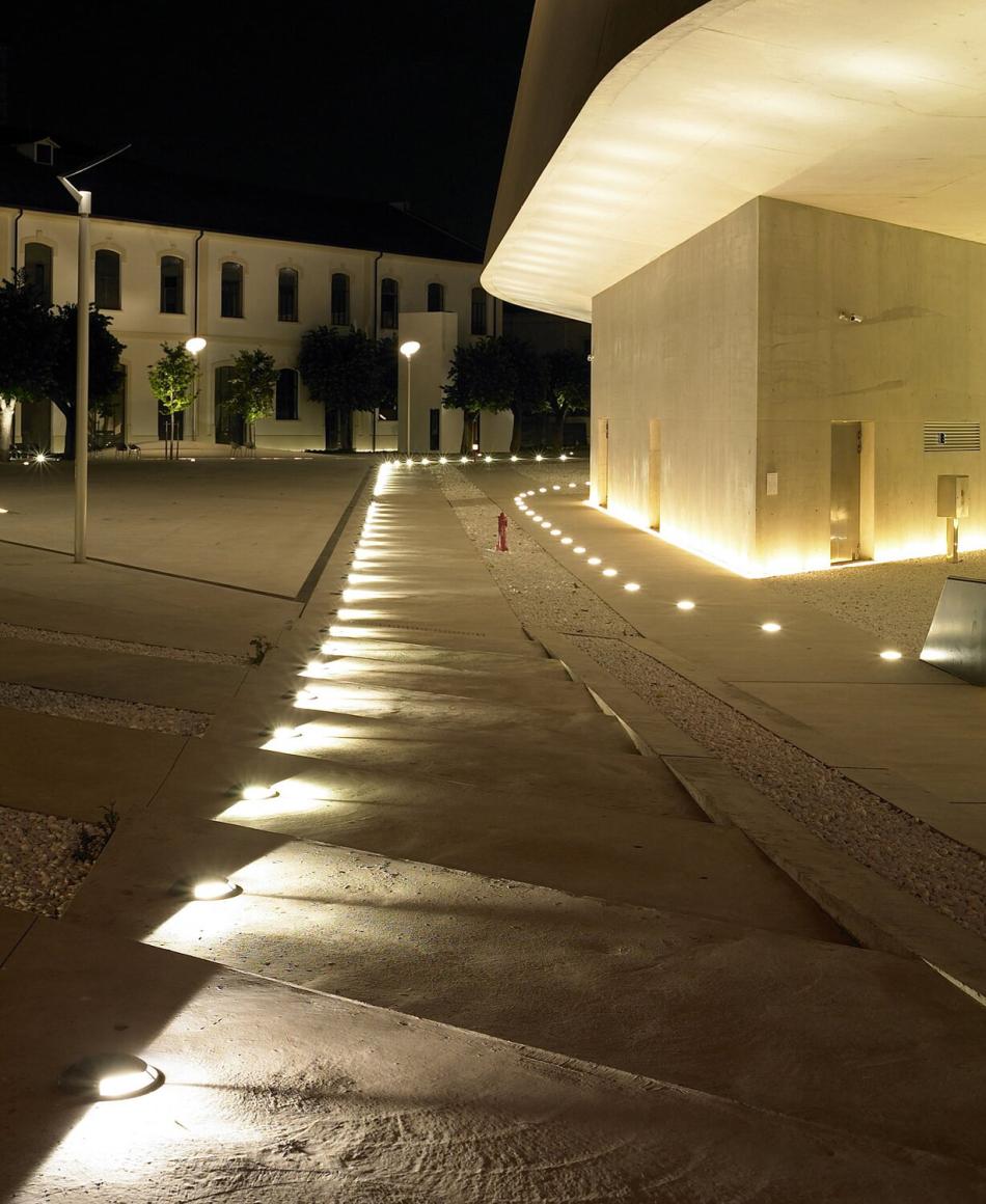 Bega Überrollbare Bodeneinbauleuchten LED mit einem Lichtsektor - 180° - Druckbelastung 4000kg