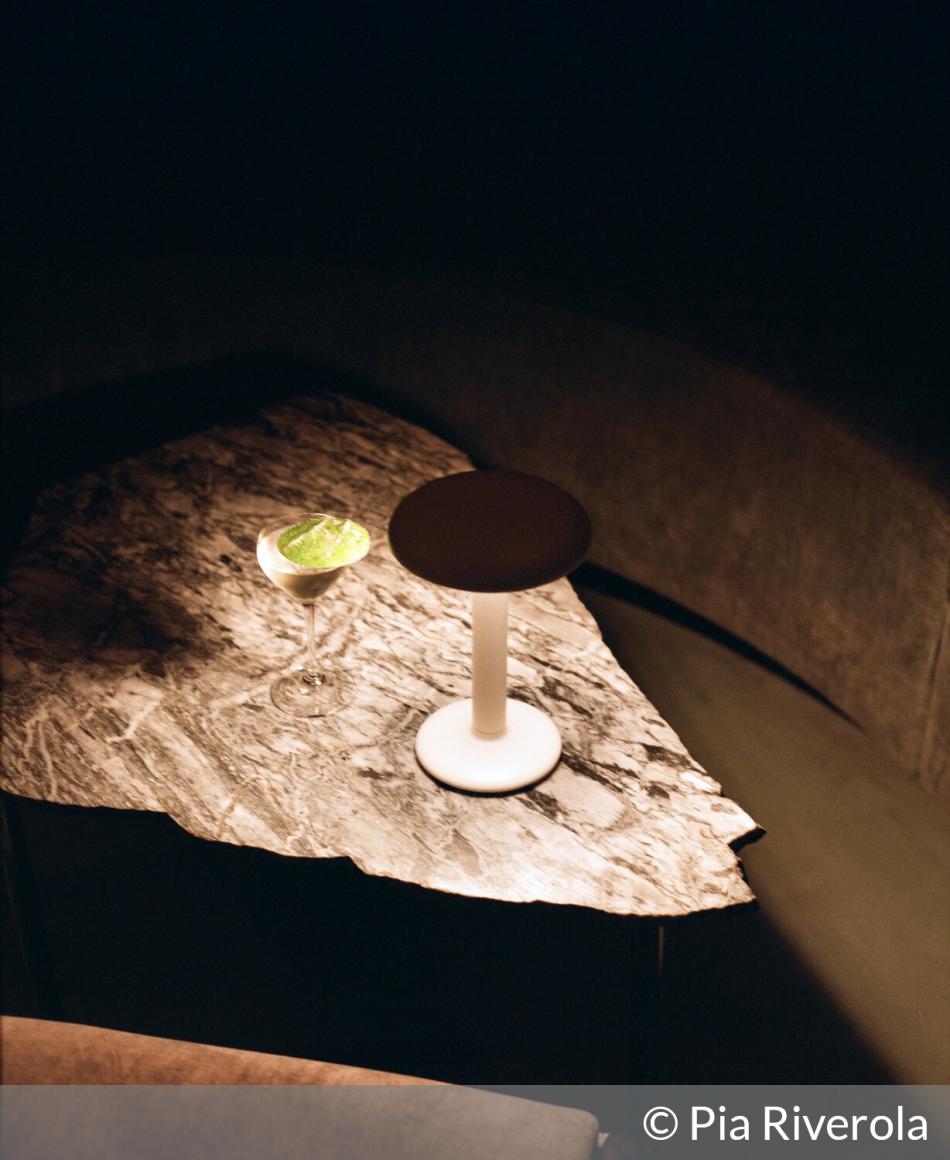 Flos Gustave Table Unplugged | © Pia Riverola
