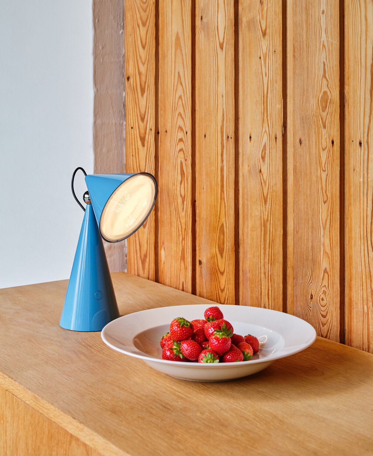 Tom Dixon Pose Portable LED Akkuleuchte Baby blue (hellblau) - Bild 3
