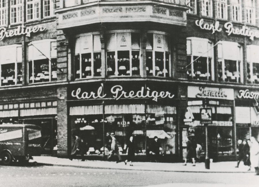 Die Außenansicht der Lampenausstellung von Prediger an der Mönckebergstraße, Mitte des 20. Jahrhunderts. (Foto: Prediger Lichtberater)