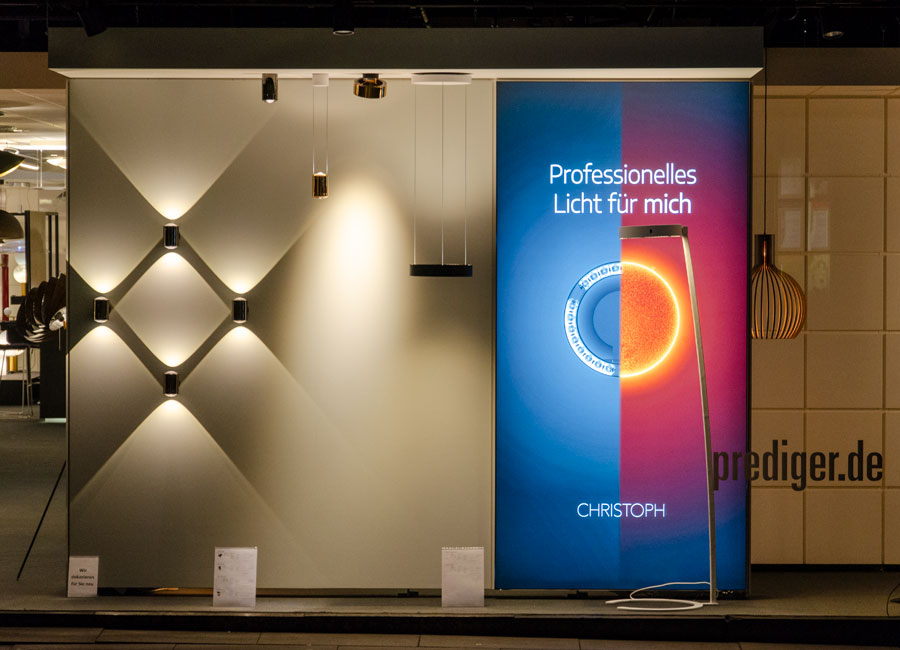 Das Schaufenster des Hamburger Showrooms von Prediger Lichtberater, dekoriert mit den Leuchten der Marke CHRISTOPH. (Foto: Prediger Lichtberater)