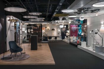 Innenaufnahme des Frankfurter Showrooms: Viele verschiedene Leuchten unterschiedlicher Marken sind hier ausgestellt.