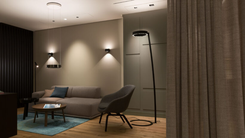 Perfekte Lichtplanung dargestellt anhand eines optimal ausgeleuchteten Wohnzimmers