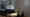 Eine Altbauwohnung, für die ein individuelles Lichtdesign erstellt wurde: Im Vordergrund der Esstisch, im Hintergrund die Küche. Über dem Esstisch sorgt ein Lichtschacht (nicht im Bild) für ausreichend Tageslicht, ergänzend sorgen Deckenstrahler für direktes Licht. (Foto: Prediger Lichtberater) imageThumbnailAlt